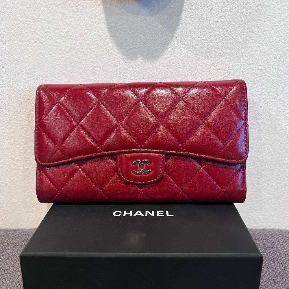MOM’S DAY DROP Chanel Red Quilted Lambskin Wallet